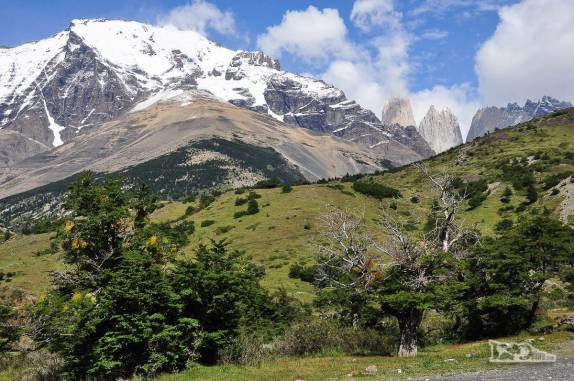 O dia amanheceu bem mais bonito para o início de nossa caminhada no Parque Nacional Torres del Paine, no sul do Chile